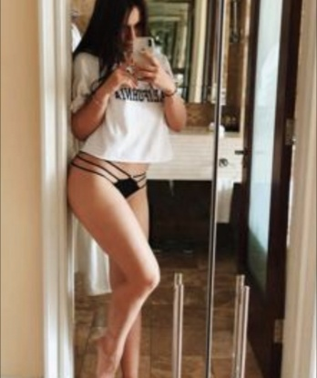 Открой для себя мир страсти и наслаждения со мной. 🔥
Мои услуги наполнены энергией и удовольствием, которое ты никогда не забудешь. Я умею слушать и понимать твои желания, будь то нежность или страсть. 💋
Живу в Москве и готова встретиться с тобой в любом удобном для тебя месте. У меня есть великолепные отзывы от моих предыдущих партнеров, которые оценивают мои навыки и креативный подход к удовлетворению их фантазий. 🌟
Не упускай возможность окунуться в мир наслаждения со мной. Обещаю, что наше свидание будет запоминающимся и неотразимым. Оставь заявку и стань одним из тех, кто испытал неповторимые мгновения со мной. 💫 15358, 20 лет